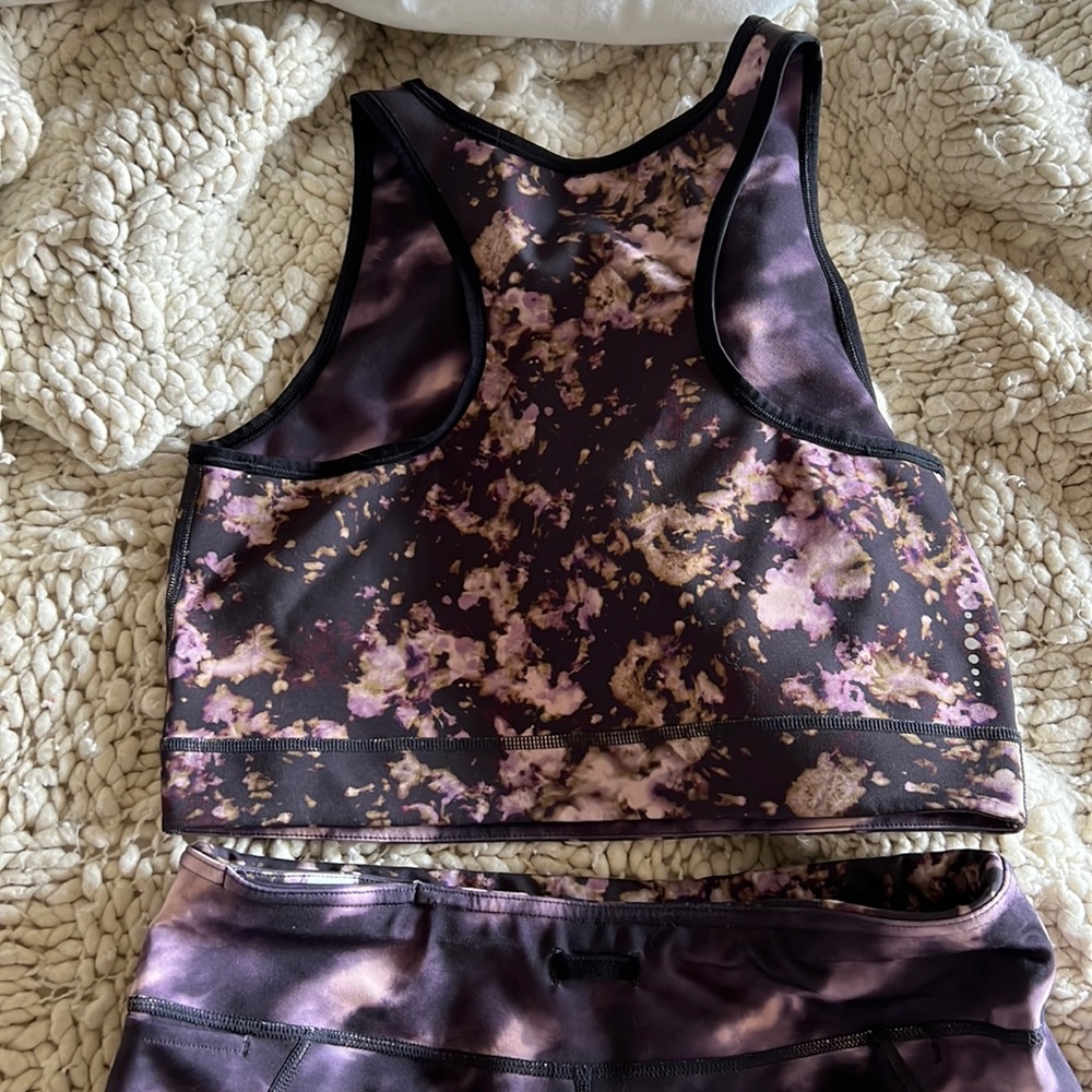 NWOT Title Nine tea back yoga top and bike shorts set. Reversible like new!